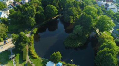 Park Starowiejski Rumia Dom Kultury Plac Zabaw Hava Görüntüsü Polonya. Yüksek kalite 4k görüntü