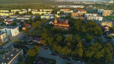 Kilise Parkı Zelewskiego Rumia Kosciol Jana Z Ket Günbatımı Hava Polonya. Yüksek kalite 4k görüntü