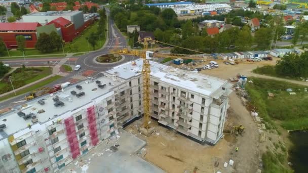 Apartamentos Construcción Pond Pila Staw Glinianki Blok Budowa Vista Aérea — Vídeos de Stock