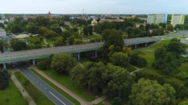 Viaduct Aleja Monte Cassino Caddesi Koszalin Wiadukt Park Havacılık Manzaralı Polonya. Yüksek kalite 4k görüntü