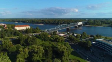 Güzel Pilsudski Köprüsü Vistula Torun Wisla Havacılık Manzarası Polonya. Yüksek kalite 4k görüntü