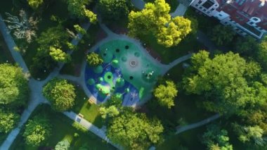 Bydgoszcz Parkı 'ndaki Halk Parkı Ludowy Havacılık Parkı Polonya. Yüksek kalite 4k görüntü