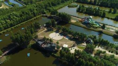 Leba Parkı 'ndaki lunapark Rozrywki Leba Parkı Havacılık Manzarası Polonya. Yüksek kalite 4k görüntü