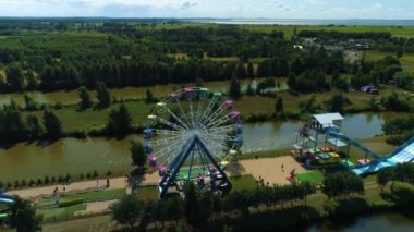 Leba Parkı 'ndaki lunapark Rozrywki Leba Parkı Havacılık Manzarası Polonya. Yüksek kalite 4k görüntü