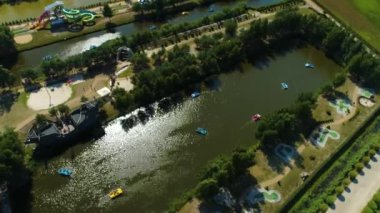 Leba Parkı 'ndaki lunapark Rozrywki Leba Parkı Havacılık Manzarası Polonya. Yüksek kalite 4k görüntü