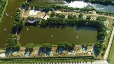 Leba Parkı 'ndaki lunapark Rozrywki Leba Parkı Havacılık Manzarası Polonya. Yüksek kalite 4k görüntü