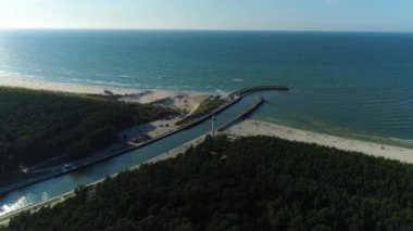 Leba Limanı 'ndaki Breakwater Limanı Falochron Hava Görüntüsü Polonya. Yüksek kalite 4k görüntü