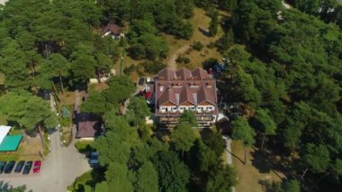 Tatil beldesi Ustka Osrodek Wypoczykowy Hava Görüntüsü Polonya. Yüksek kalite 4k görüntü