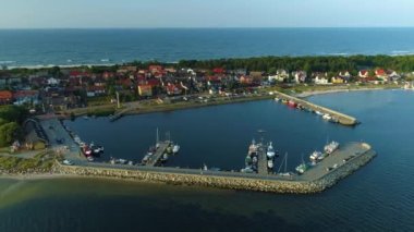 Kuznica Limanı 'ndaki Panorama Limanı Morski Havaalanı Polonya. Yüksek kalite 4k görüntü
