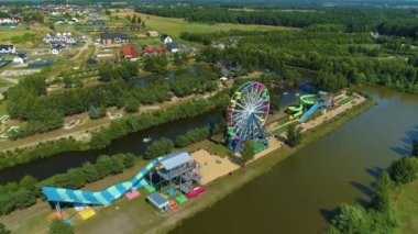 Leba Parkı 'ndaki lunapark Rozrywki Leba Parkı Havacılık Manzarası Polonya. Yüksek kalite 4k görüntü