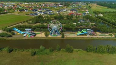 Leba Parkı 'ndaki lunapark Rozrywki Leba Parkı Havacılık Manzarası Polonya. Yüksek kalite 4k görüntü