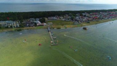 Molo Windsurfing Chalupy Zatoka Körfezi 'nde Pucka Hava Görüntüsü Polonya. Yüksek kalite 4k görüntü