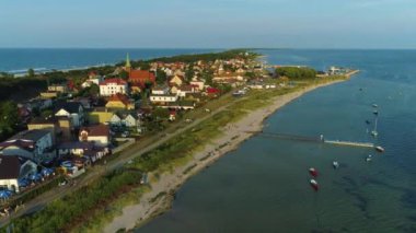 Kuznica Körfezi kıyısındaki sahil Nad Zatoka Hava Manzarası Polonya. Yüksek kalite 4k görüntü