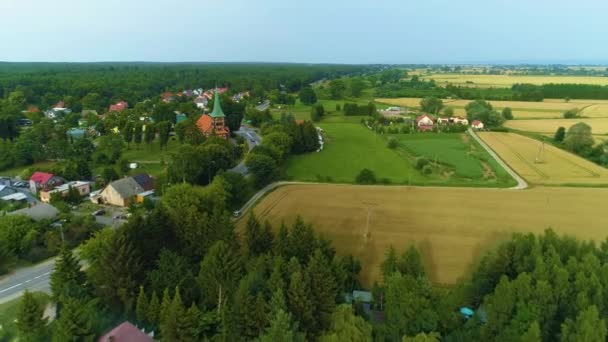 Schöne Landschaft Kirche Stegna Kosciol Luftaufnahme Polen Hochwertiges Filmmaterial — Stockvideo