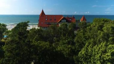 Castle Hotel Leba Zamek Otel Havacılık Görünümü Polonya. Yüksek kalite 4k görüntü