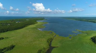 Güzel manzara gölü Sarbsko Leba Piekny Krajobraz Hava Manzarası Polonya. Yüksek kalite 4k görüntü