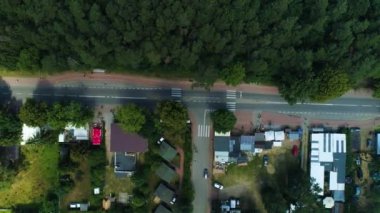 Aşağı ana cadde Jastrzebia Gora Piekny Krajobraz Hava Manzarası Polonya. Yüksek kalite 4k görüntü