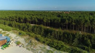 Sahil Ormanı Leba Havadan Polonya. Yüksek kalite 4k görüntü