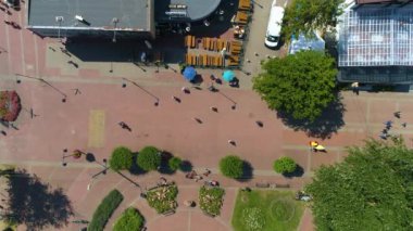 Şehir merkezi Jastrzebia Gora Promenada Swiatowida Hava Manzarası Polonya. Yüksek kalite 4k görüntü