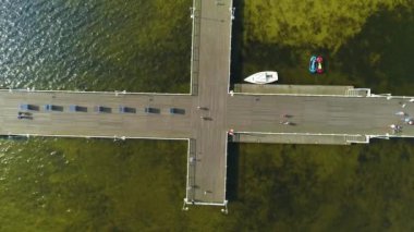 Jurata Körfezi 'nin yukarısındaki Jurata Molo Zatoka Havadan Görünümü Polonya. Yüksek kalite 4k görüntü