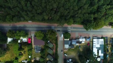 Aşağı ana cadde Jastrzebia Gora Piekny Krajobraz Hava Manzarası Polonya. Yüksek kalite 4k görüntü