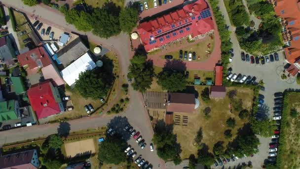 从上至下的天主教教堂Rowy Kosciol Katolicki Aerial View Poland 高质量的4K镜头 — 图库视频影像