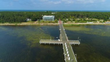 Jurata Körfezi 'ndeki Jurata Molo Zatoka Havacılık Görünümü Polonya. Yüksek kalite 4k görüntü