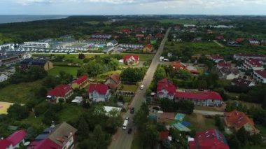 Güzel Peyzaj Apartmanları Grzybowo Domy Krajobraz Hava Manzaralı Polonya. Yüksek kalite 4k görüntü