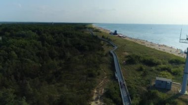 Doğal Görünüm Footbridge 'i Darlowo Kladka Widokowa Hava Görüntüsü Polonya. Yüksek kalite 4k görüntü