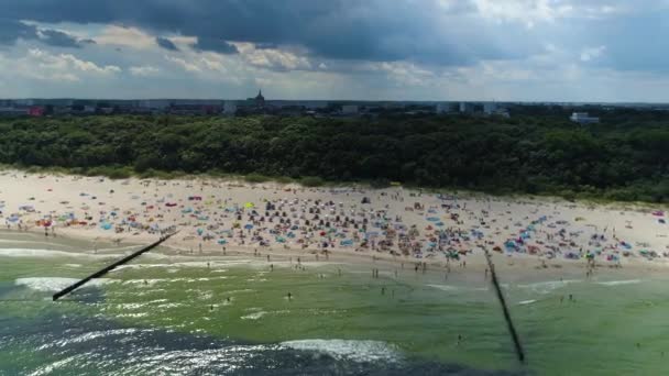 Панорама Біч Балтійське Море Колобжег Плаза Морзе Балтиця Повітряний Вид — стокове відео