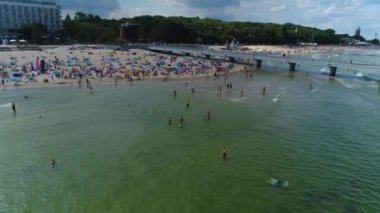 Güzel Pier Sahili Kolobrzeg Molo Plaza Havacılık Manzarası Polonya. Yüksek kalite 4k görüntü