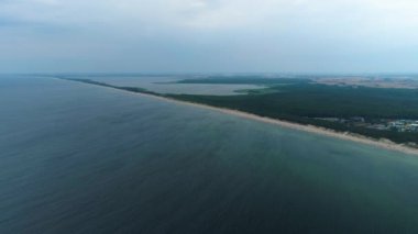 Panorama Baltık Denizi Gölü Jamno Lazy Pas Nadmorski Havacılık Görünümü Polonya. Yüksek kalite 4k görüntü