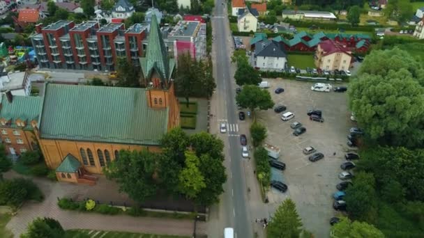 Downtown Church Ustronie Morskie Kosciol Centrum Flygfoto Polen Högkvalitativ Film — Stockvideo