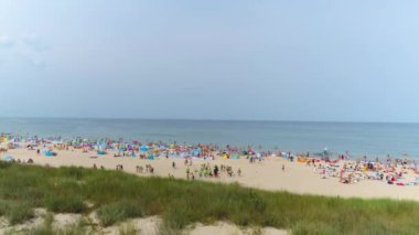 Dabki Plaza 'daki Baltık Denizi Plajı Morze Baltyckie Hava Görüntüsü Polonya. Yüksek kalite 4k görüntü