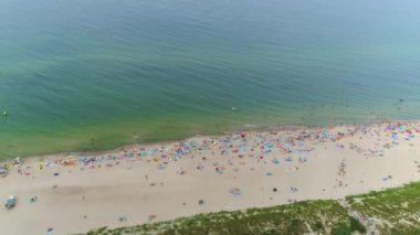 Dabki Plaza 'daki Baltık Denizi Plajı Morze Baltyckie Hava Görüntüsü Polonya. Yüksek kalite 4k görüntü