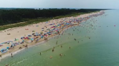 Dabki Plaza 'daki Baltık Denizi Plajı Morze Baltyckie Hava Görüntüsü Polonya. Yüksek kalite 4k görüntü