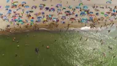 Dabki Plaza 'daki Baltık Denizi Plajı Morze Baltyckie Hava Görüntüsü Polonya. Yüksek kalite 4k görüntü