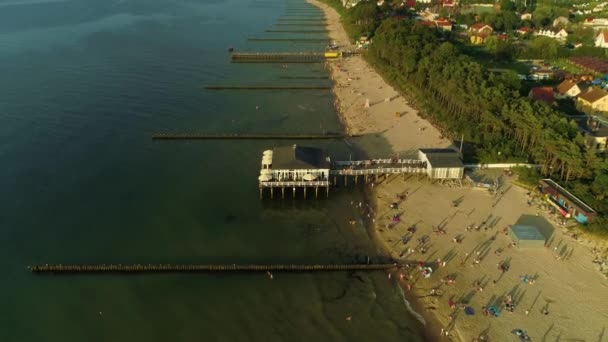 Pier Beach Ustronie Morskie Molo Busola Drinkbar Plaza Aerial View — Stock video
