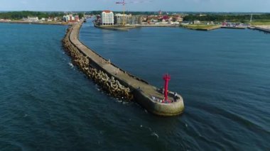 Darlowo Falochron 'daki Breakwater Limanı Hava Limanı Polonya. Yüksek kalite 4k görüntü