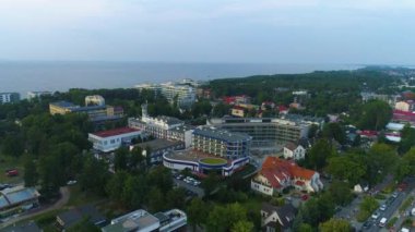 Güzel Peyzaj Resort Hotel Apartmanları Mielno Aerial View Poland. Yüksek kalite 4k görüntü