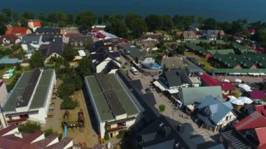 Ana Cadde Hediyelik Eşya Dükkanı Jaroslawiec Nadmorska Sklepiki Hava Görüntüleme Polonya. Yüksek kalite 4k görüntü