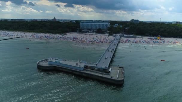 Vackra Pier Beach Kolobrzeg Molo Plaza Flygfoto Polen Högkvalitativ Film — Stockvideo
