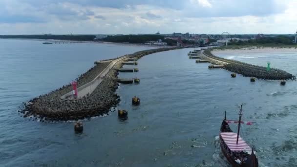 Breakwater Boat Baltic Sea Kolobrzeg Falochron Morze Baltyckie Aerial View — Stock Video