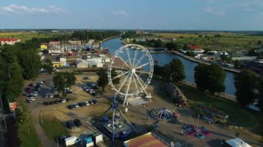 Panorama Lunaparkı Darlowo Wesole Miasteczko Havacılık Görünümü Polonya. Yüksek kalite 4k görüntü