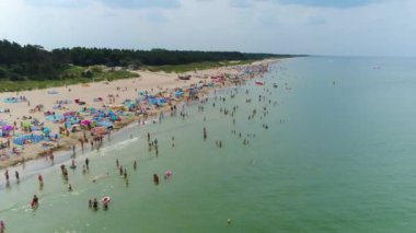 Dabki Plaza 'daki Baltık Denizi Plajı Morze Baltyckie Hava Görüntüsü Polonya. Yüksek kalite 4k görüntü