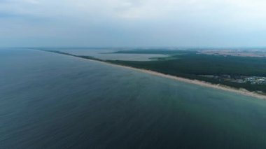 Panorama Baltık Denizi Gölü Jamno Lazy Pas Nadmorski Havacılık Görünümü Polonya. Yüksek kalite 4k görüntü
