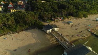 Pier Ustronie Morskie Molo Busola İçki Çubuğu Hava Görüntüsü Polonya. Yüksek kalite 4k görüntü