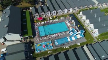 Holiday Park Resort Pool Niechorze Basen Havacılık Polonya. Yüksek kalite 4k görüntü