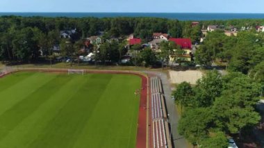 Futbol Sahası Niechorze Boisko Pilkarskie Hava Görüntüsü Polonya. Yüksek kalite 4k görüntü