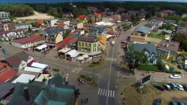 Şehir Merkezindeki Hediyelik Eşya Dükkanları Mrzezyno Centrum Sklepiki Hava Manzaralı — Stok video
